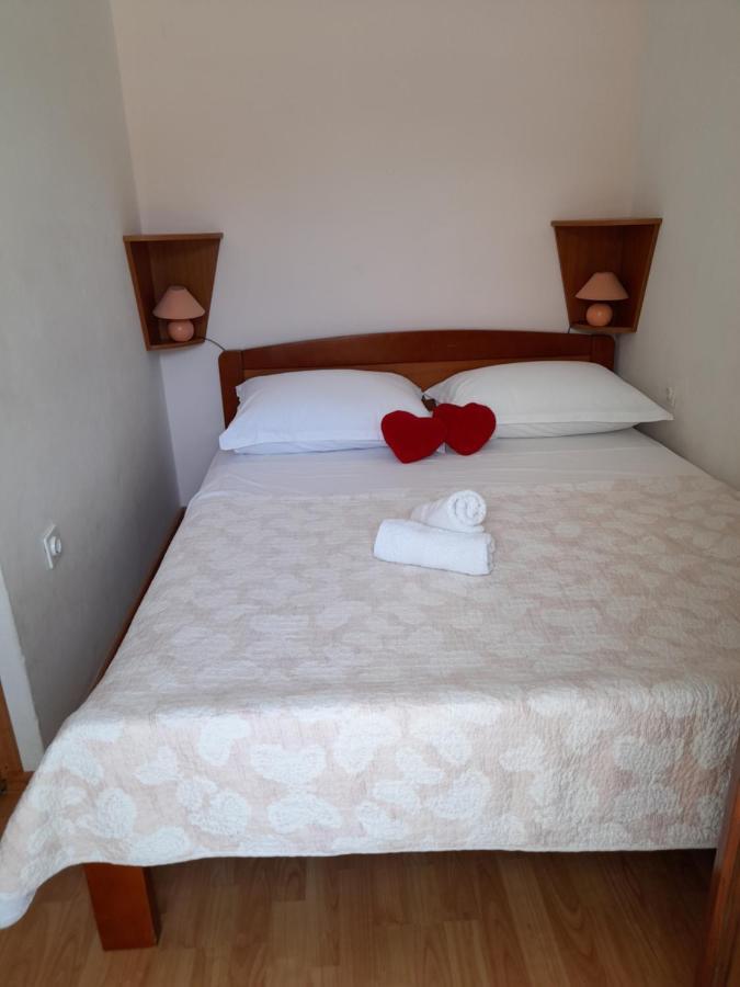 Apartmani I & J Seric Seget Vranjica Exterior photo